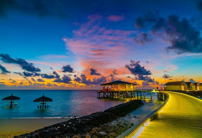 céu durante o pôr-do-sol em maldivas
